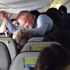 Alaska Airlines Flight 2221: How Quick Thinking Prevented Disaster